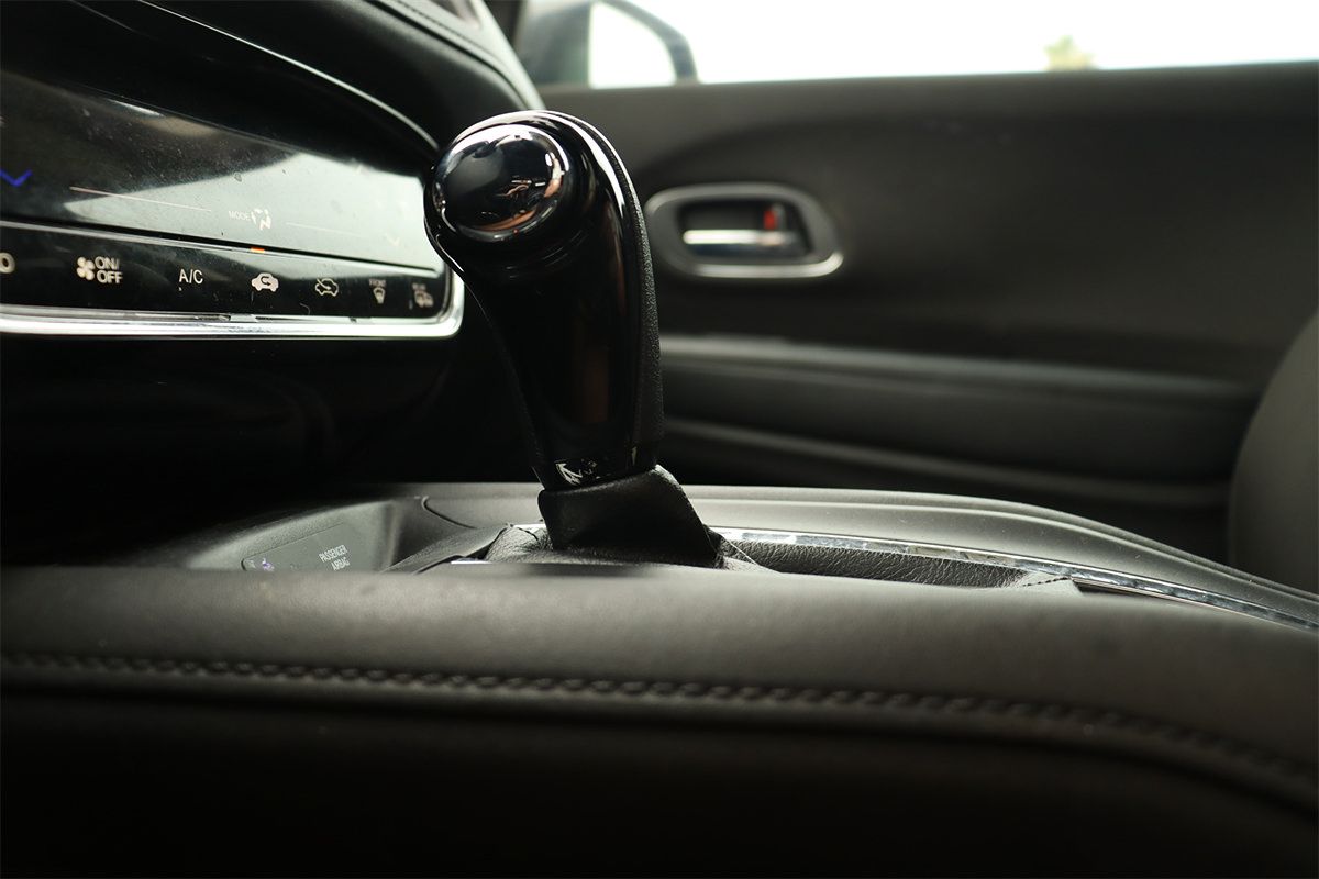 Used 2018 Honda HR-V EX image 36