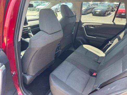 Used 2025 Toyota RAV4 XLE AWD/4WD image 10