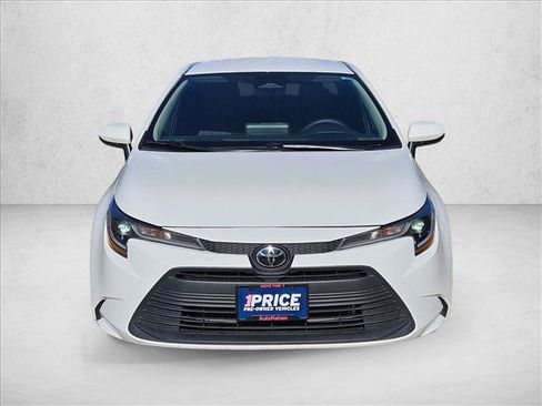 Used 2023 Toyota Corolla LE image 2