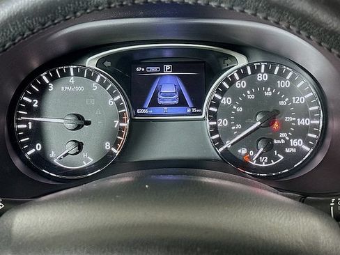 Used 2018 Nissan Pathfinder SV AWD/4WD image 13