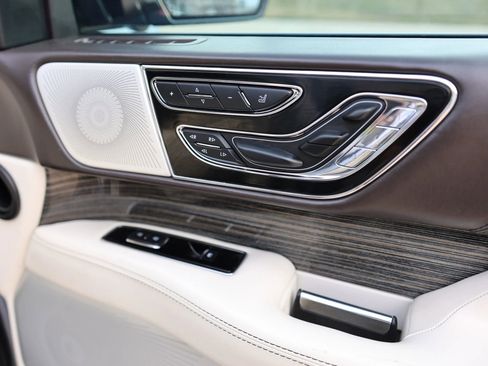 Used 2020 Lincoln Navigator L Black Label w/ Cargo Convenience Package image 46