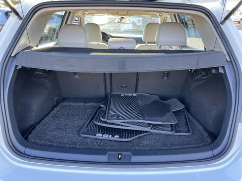 Used 2015 Volkswagen Golf S image 25