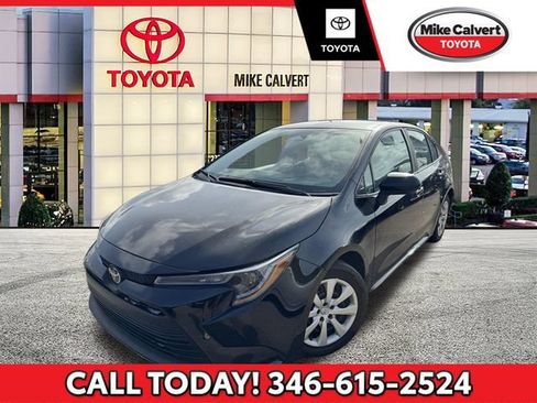 Used 2025 Toyota Corolla LE FWD image 1
