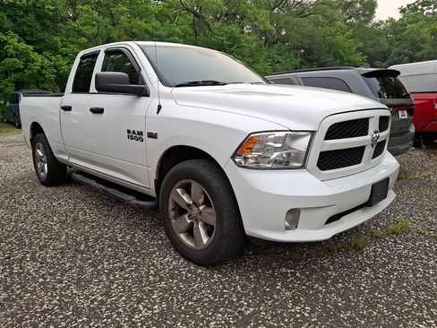 Used 2018 RAM 1500 Express w/ Express Value Package AWD/4WD image 3