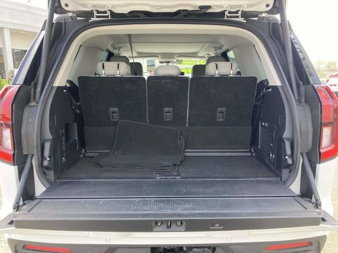 Used 2025 Ford Expedition Active image 14