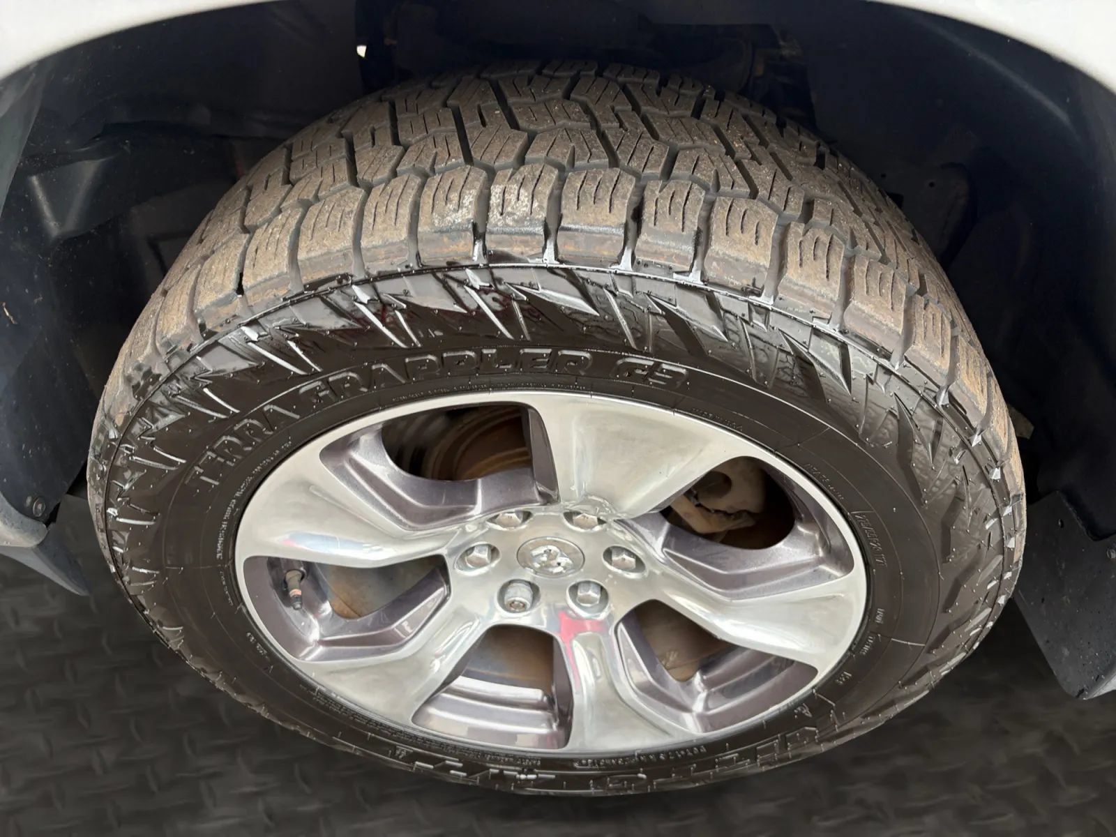 Used 2019 RAM 1500 Laramie AWD/4WD image 37