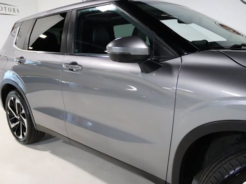 Used 2022 Mitsubishi Outlander SE image 8