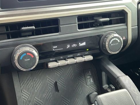Certified 2024 Toyota Tacoma SR5 AWD/4WD image 31