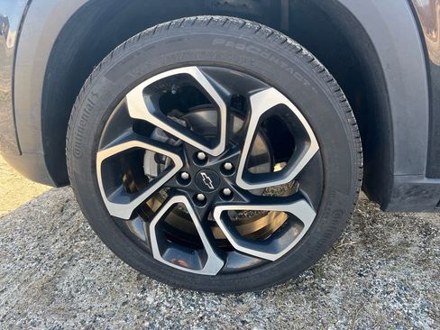 Used 2024 Chevrolet Trax RS w/ Sunroof Package image 3