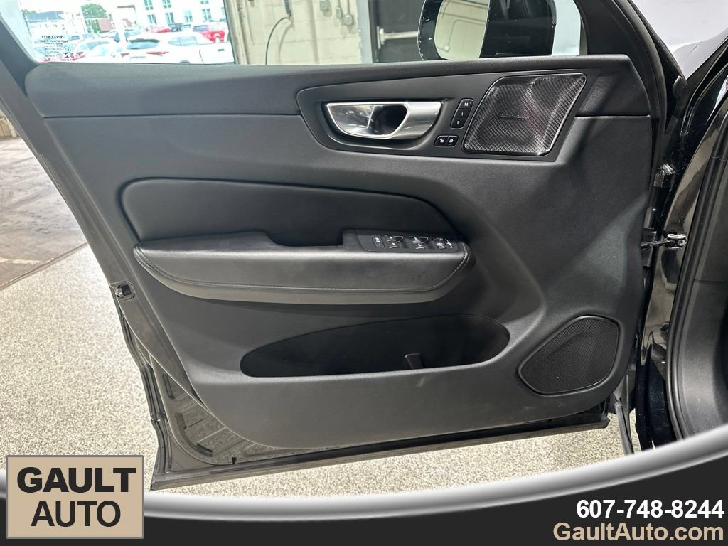 Used 2023 Volvo XC60 B5 Plus AWD/4WD image 12