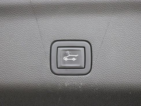 Used 2021 GMC Yukon XL Denali w/ LPO, Illumination Package AWD/4WD image 33