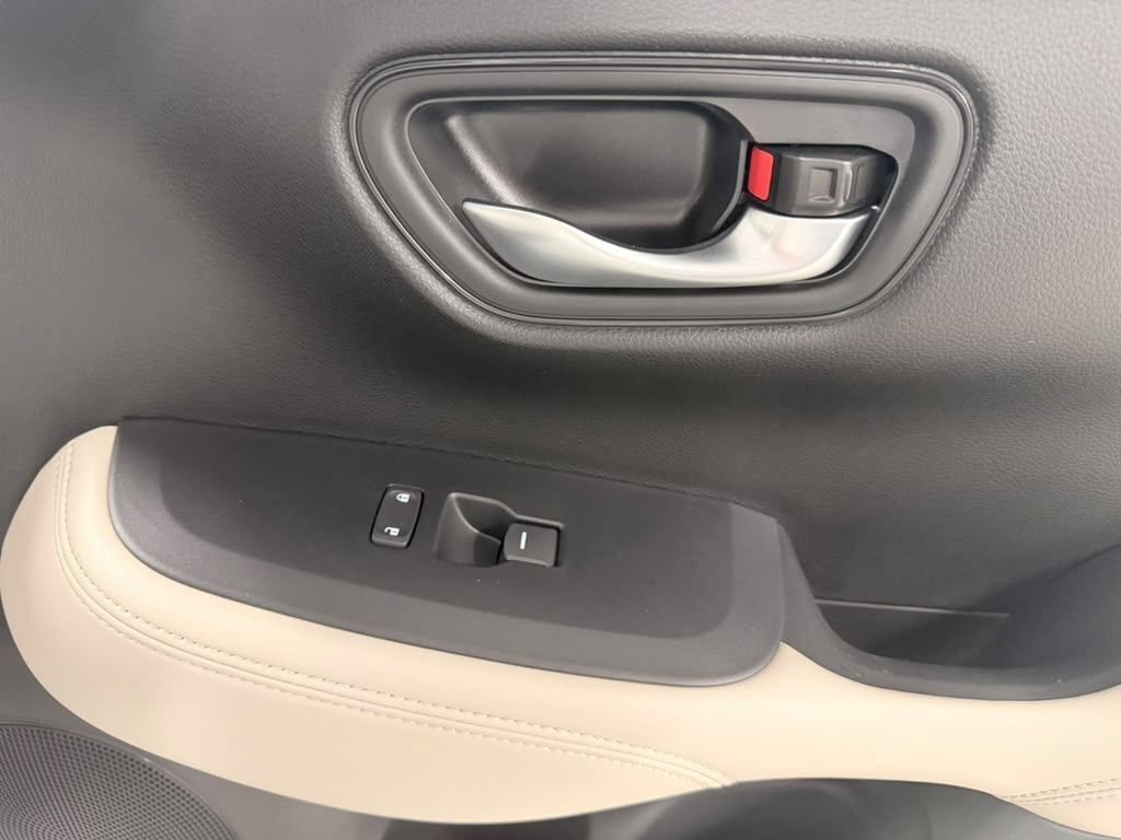 Certified 2025 Honda HR-V LX image 39