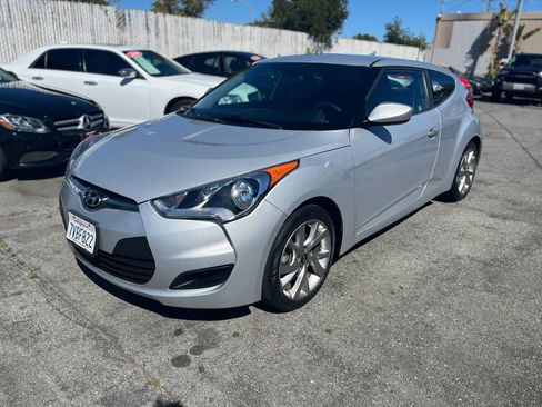 Used 2016 Hyundai Veloster image 3
