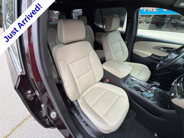 Used 2023 Chevrolet Traverse Premier FWD image 24