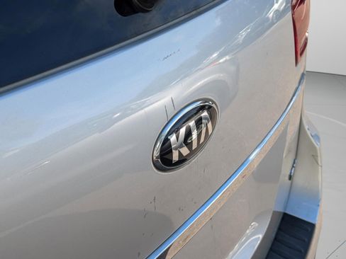 Used 2021 Kia Sedona EX image 23