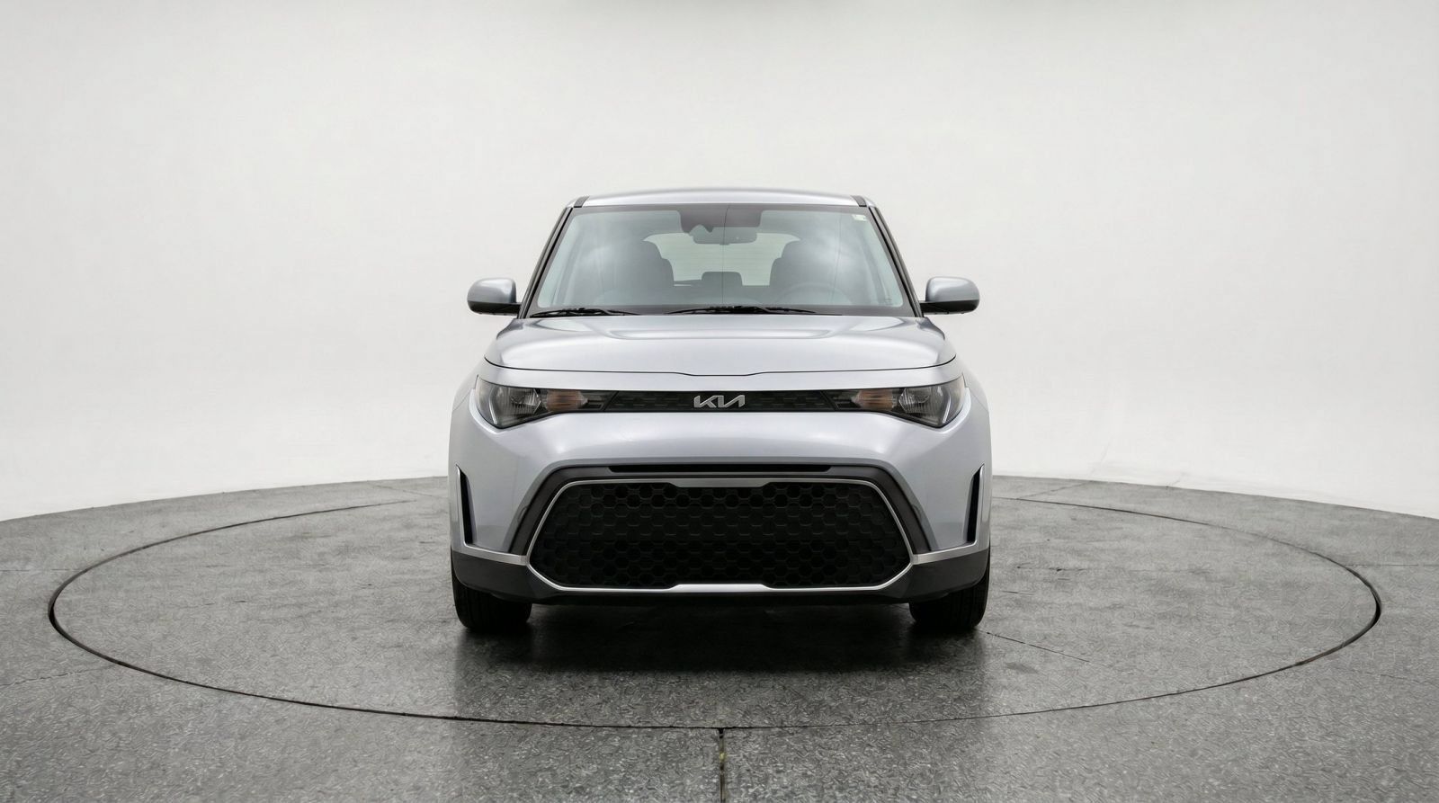 Used 2025 Kia Soul LX w/ LX Technology Package FWD image 2