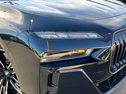 Used 2025 BMW i7 xDrive60 w/ Executive Package image 25