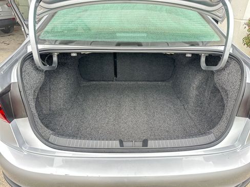 Used 2025 Volkswagen Jetta SE image 31