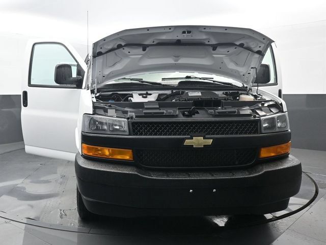 Used 2023 Chevrolet Express 2500 Extended RWD image 18