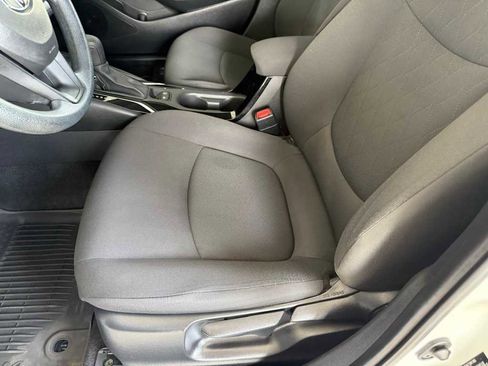Used 2021 Toyota Corolla LE image 4