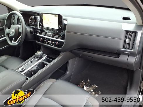 Used 2024 Nissan Pathfinder SL image 12