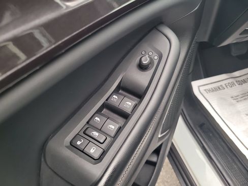 Used 2022 Jeep Grand Cherokee L Laredo w/ Luxury Tech Group I AWD/4WD image 11
