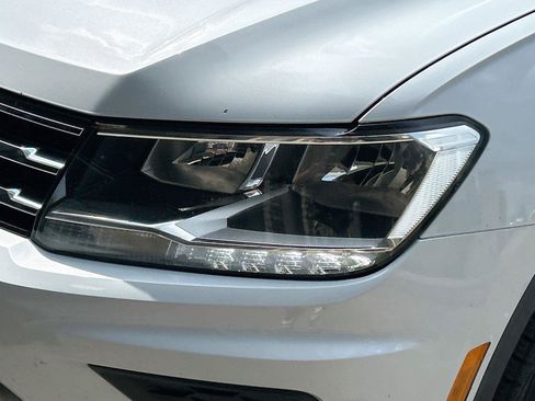 Used 2018 Volkswagen Tiguan SEL FWD image 10