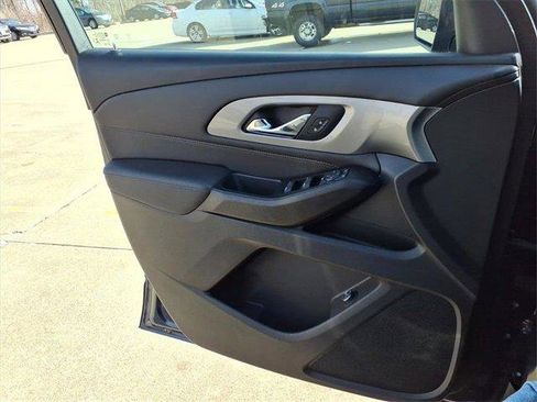 Used 2023 Chevrolet Traverse LT image 20