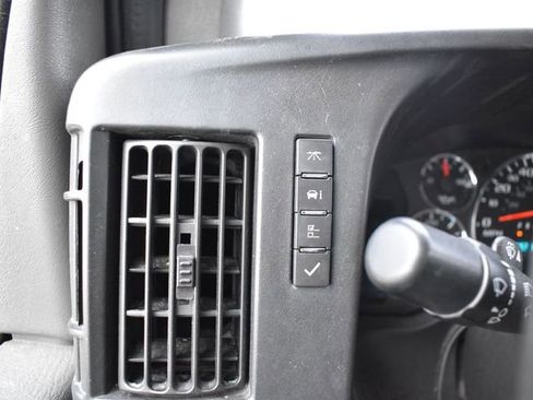 Used 2016 GMC Savana 3500 image 18