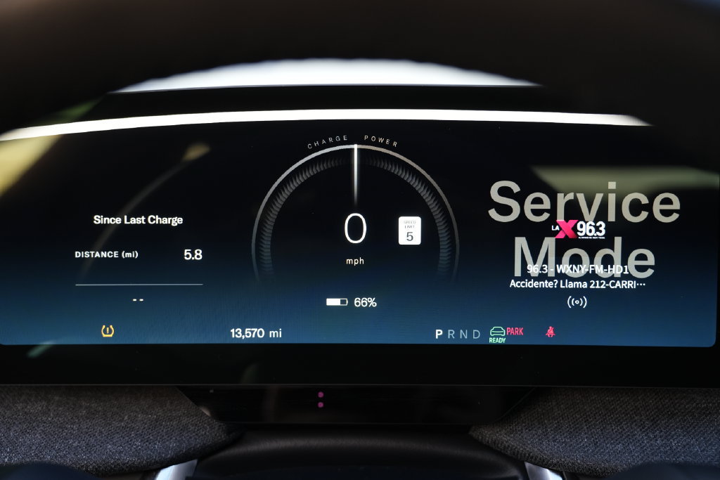 Used 2024 Lucid Air Pure RWD image 49