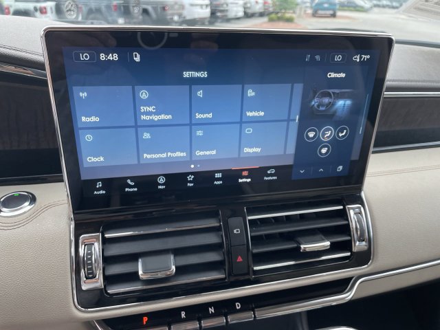 Used 2024 Lincoln Navigator Premiere AWD/4WD image 24