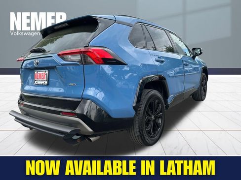 Used 2022 Toyota RAV4 SE w/ Convenience Package AWD/4WD image 4