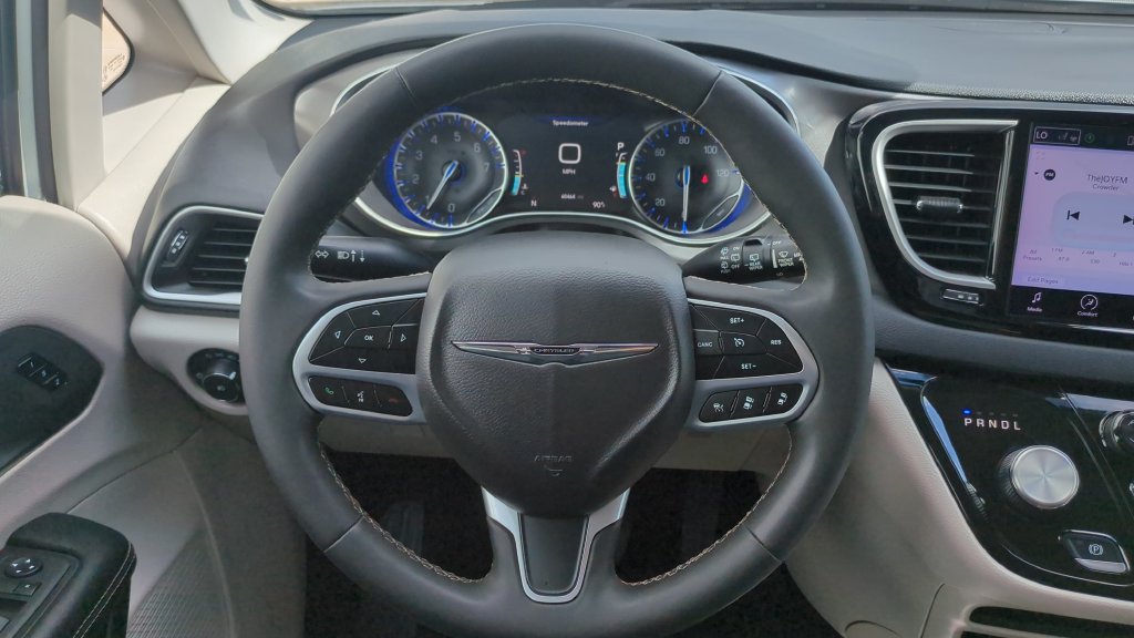 Used 2024 Chrysler Pacifica Touring-L FWD image 12