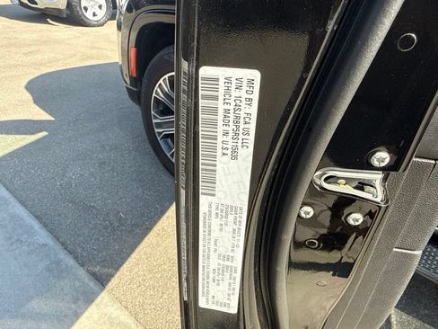 Used 2024 Jeep Wagoneer L Series II RWD image 24