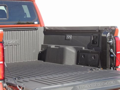 Certified 2025 Toyota Tacoma TRD Off-Road image 9