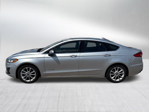 Used 2019 Ford Fusion SE FWD image 4