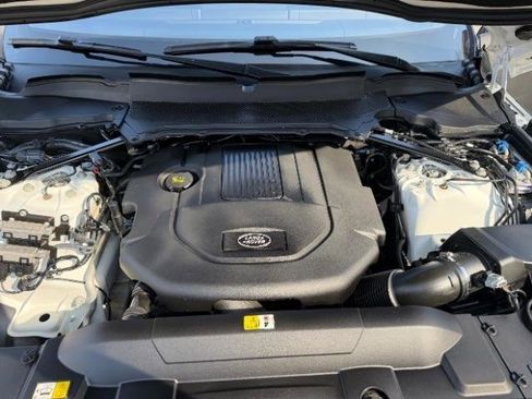 Used 2017 Land Rover Range Rover Sport SE image 10