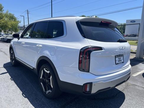 Used 2024 Kia Telluride EX w/ EX Captain's Chair Package FWD image 3