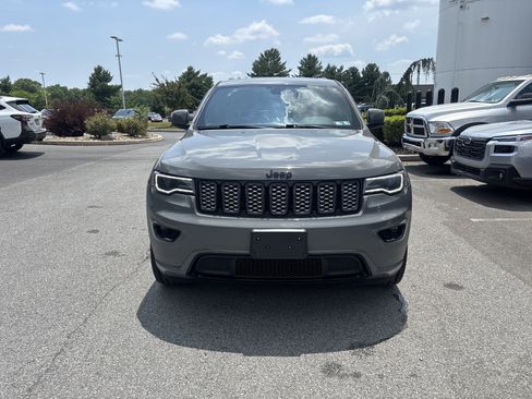 Used 2020 Jeep Grand Cherokee Altitude AWD/4WD image 19