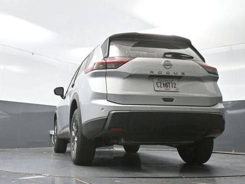 Used 2024 Nissan Rogue S FWD image 31