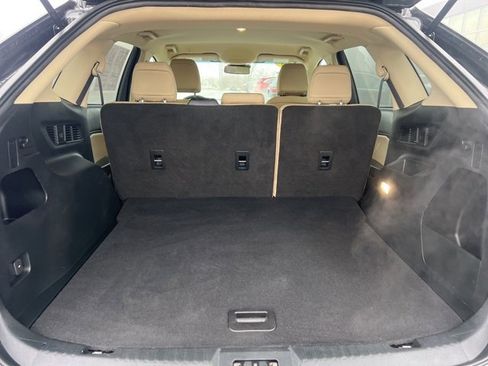 Used 2020 Ford Edge SE image 14