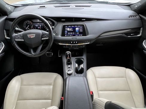 Used 2021 Cadillac XT4 Sport image 2