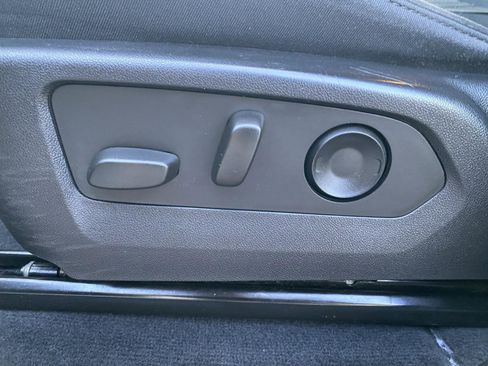 Used 2023 Chevrolet Colorado Trail Boss w/ Technology Package image 20