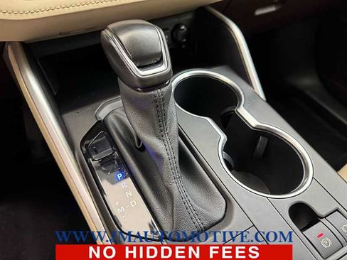 Used 2021 Toyota Highlander XLE AWD/4WD image 35