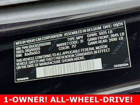 Used 2025 Volvo XC40 B5 Plus image 33