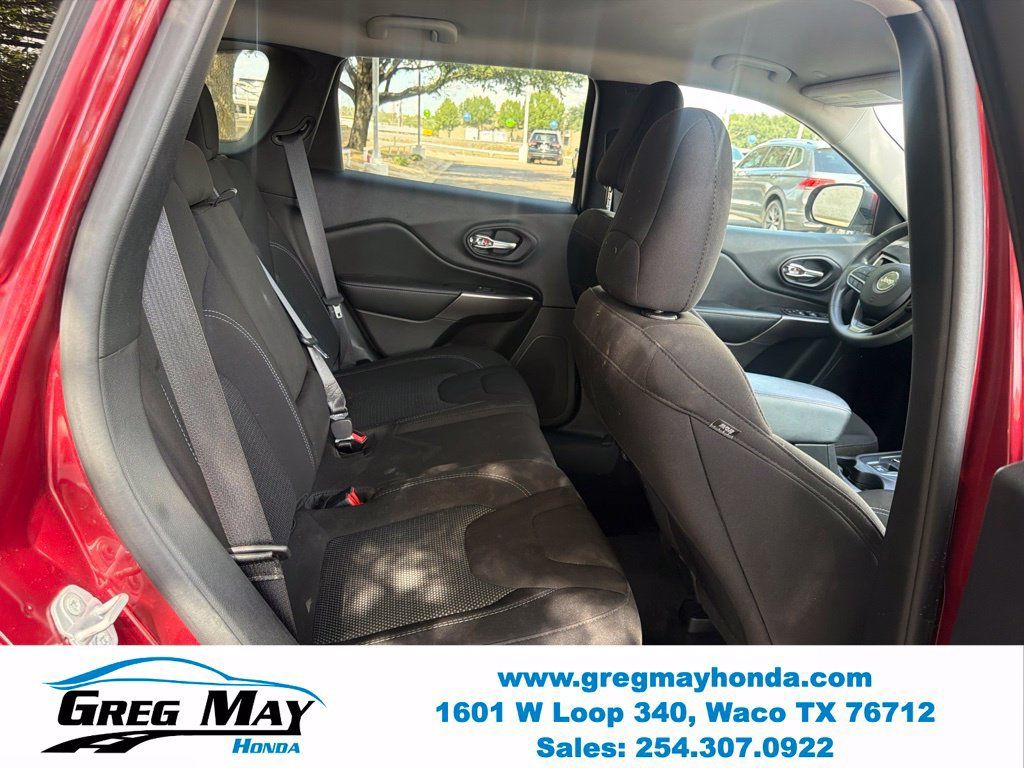 Used 2021 Jeep Cherokee Latitude FWD image 26
