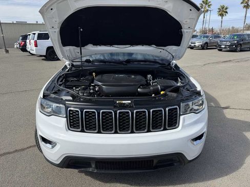 Used 2017 Jeep Grand Cherokee Laredo image 38