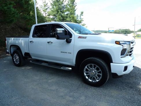Used 2025 Chevrolet Silverado 2500 LT w/ Z71 Chrome Sport Edition AWD/4WD image 7