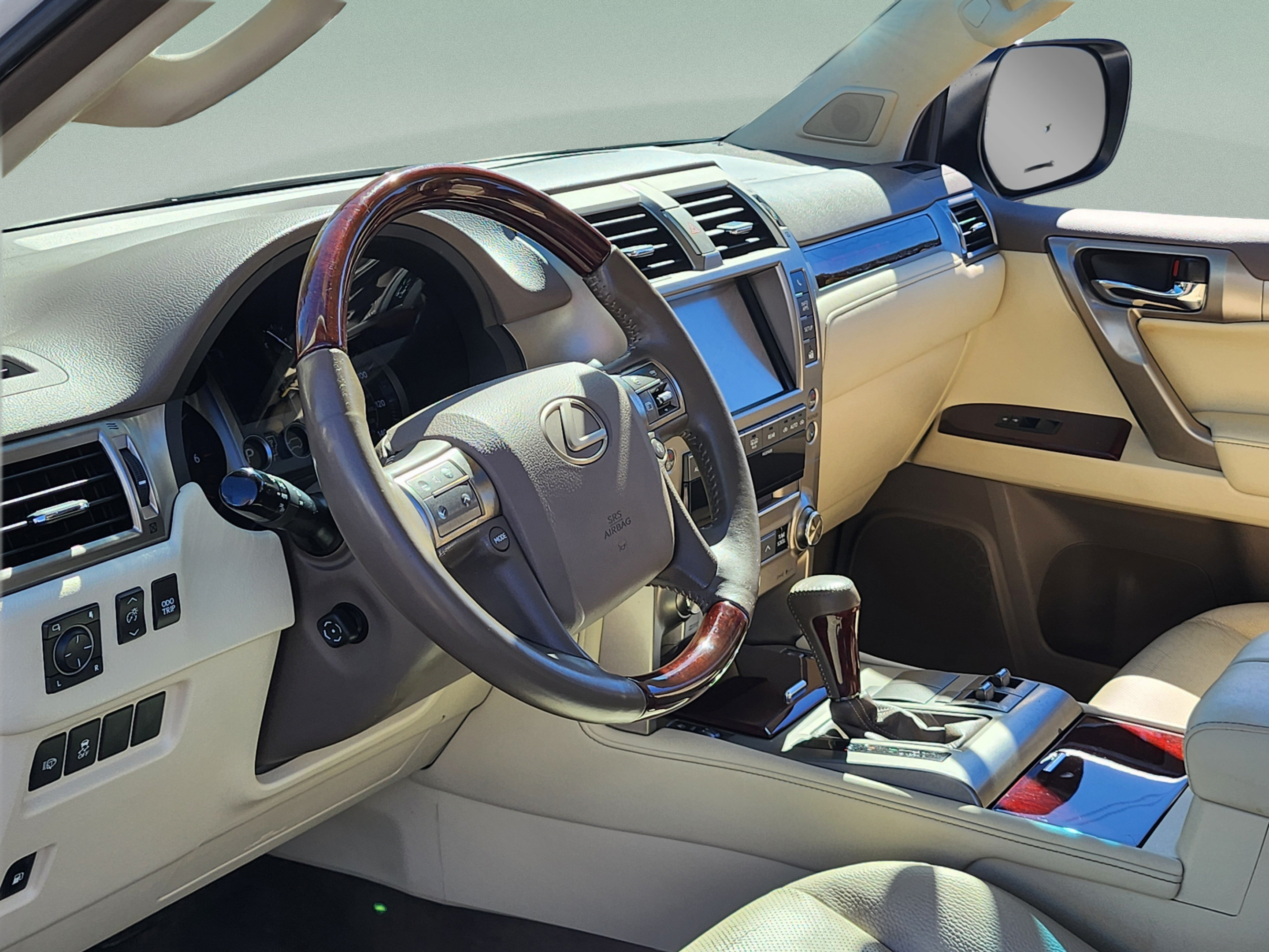 Used 2015 Lexus GX 460 w/ Premium Package AWD/4WD image 11