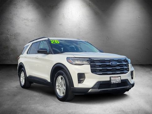 Used 2026 Ford Explorer Active RWD image 2